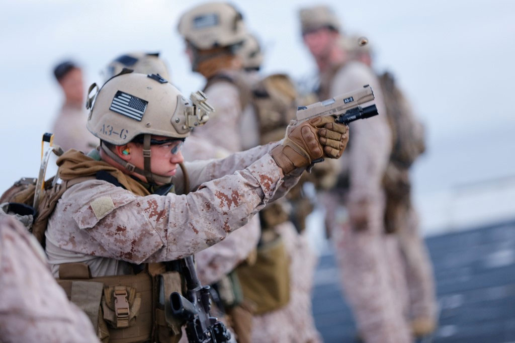 Force Recon Marine | Shooting Pistol