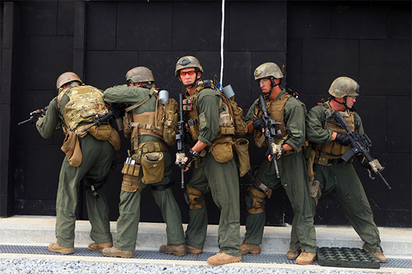 Force Recon Marines with M4a1
