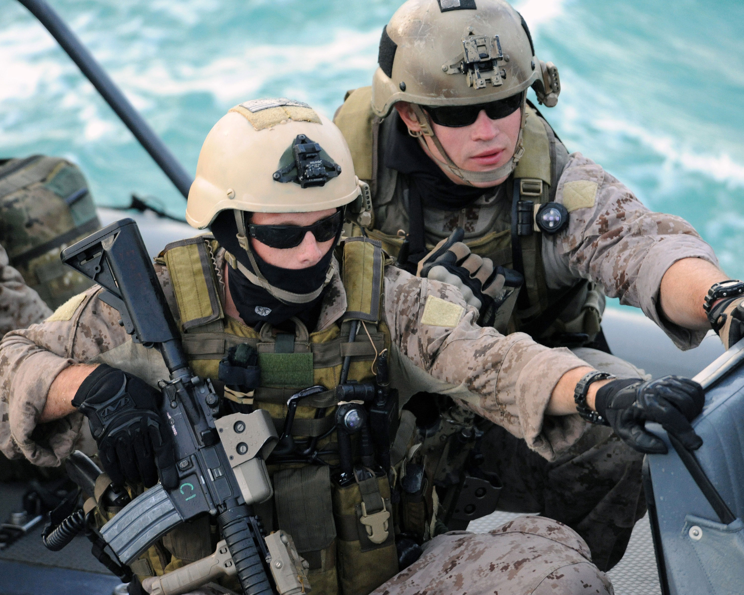 Navy SEALs - Boarding Yacht - Photo