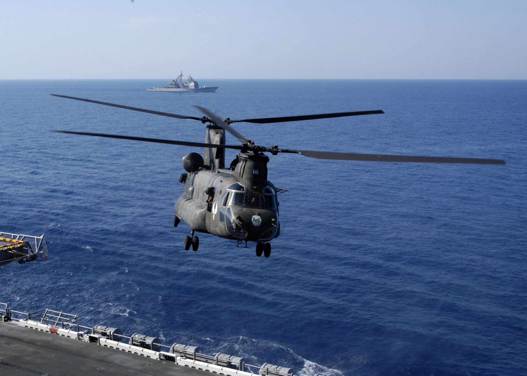 MH-47 - Chinook - USS Wasp - Photo