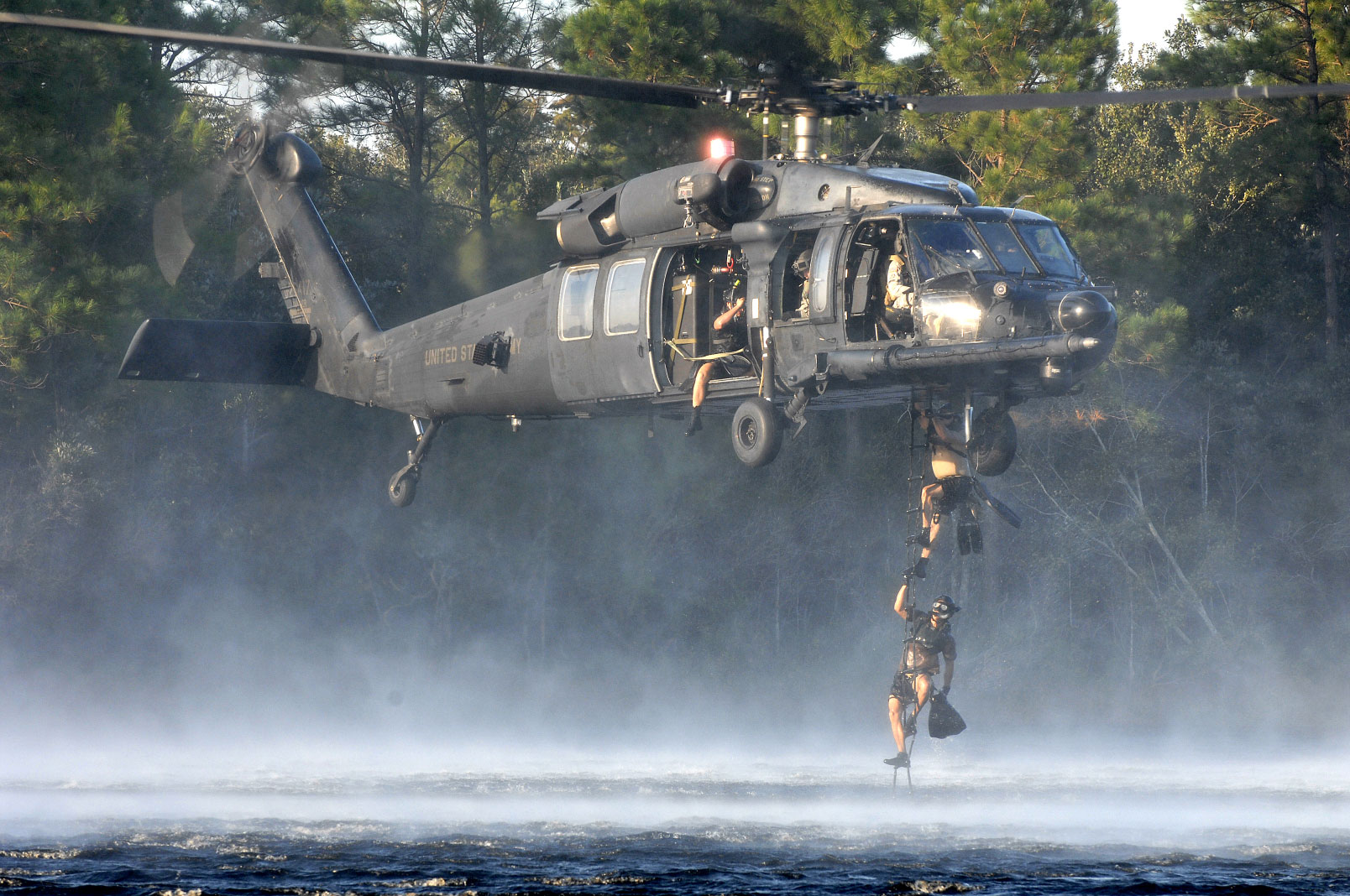 160th SOAR - MH-60 - Pararescuemen