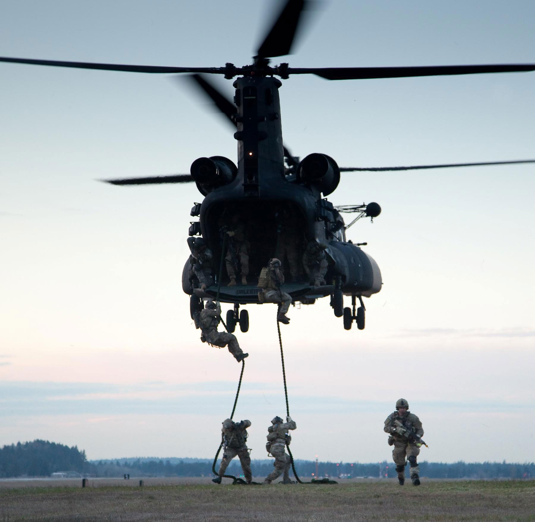 Rangers | MH-47 Chinook | Fast Rope