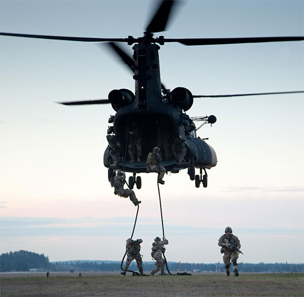Rangers - MH-47 Chinook - fast rope