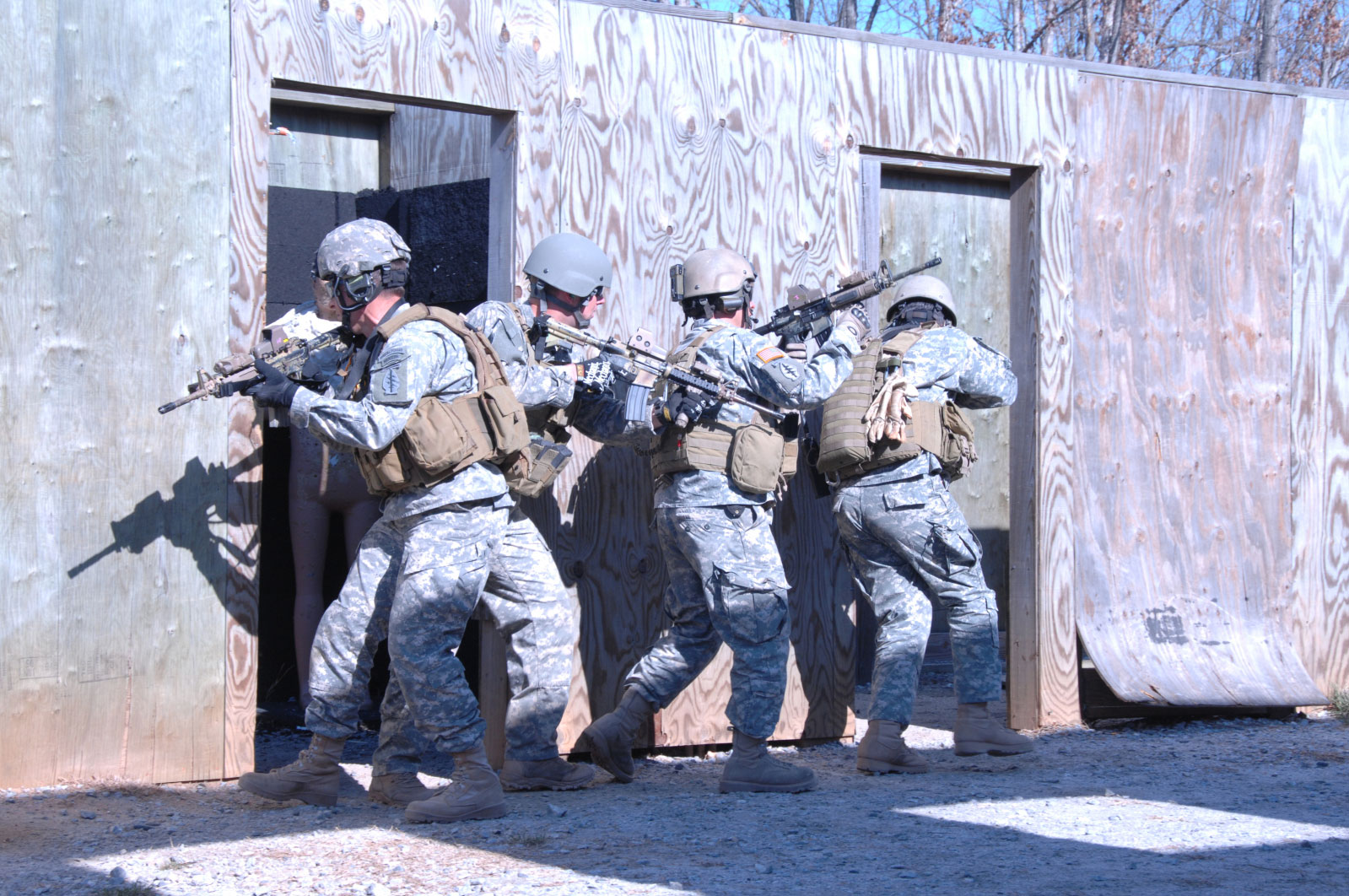http://www.americanspecialops.com/images/photos/special-forces/special-forces-stack-hires.jpg