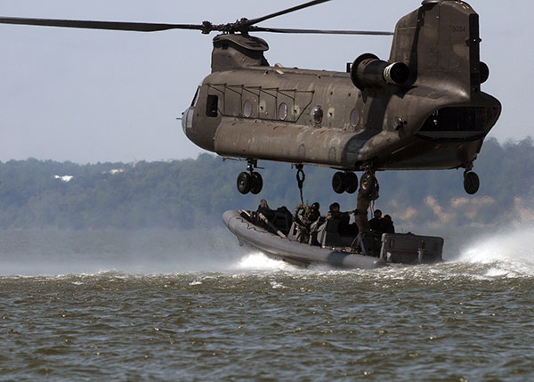 swcc - chinook lifting rhib boat