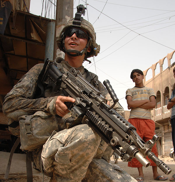 Soldier with M249 Para