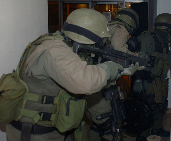 mp5a3 weiled by USMC Military Police