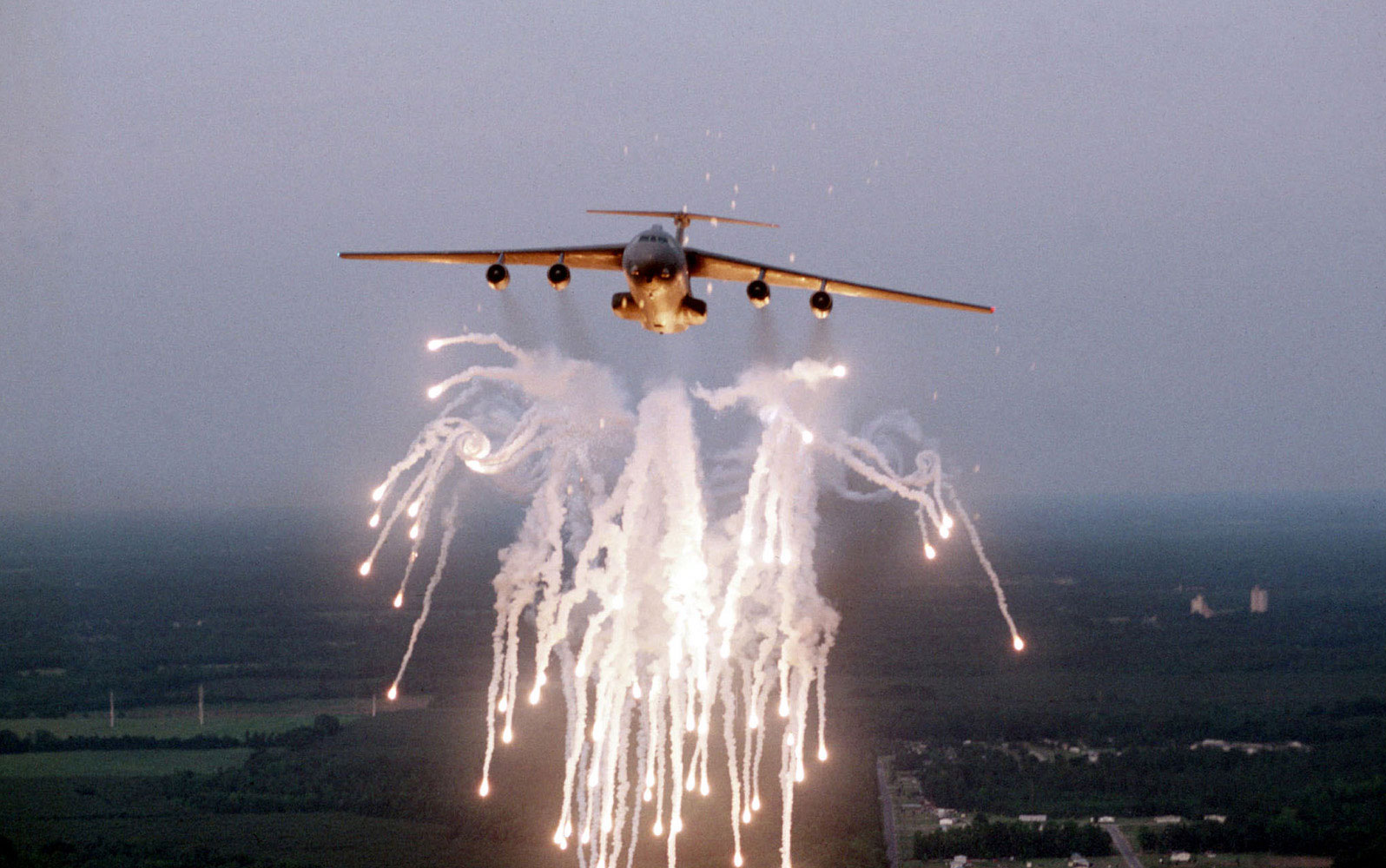 Photo of a USAF Special Operations C-141B Starlifter. 