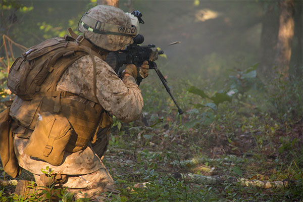 MArine firing M27